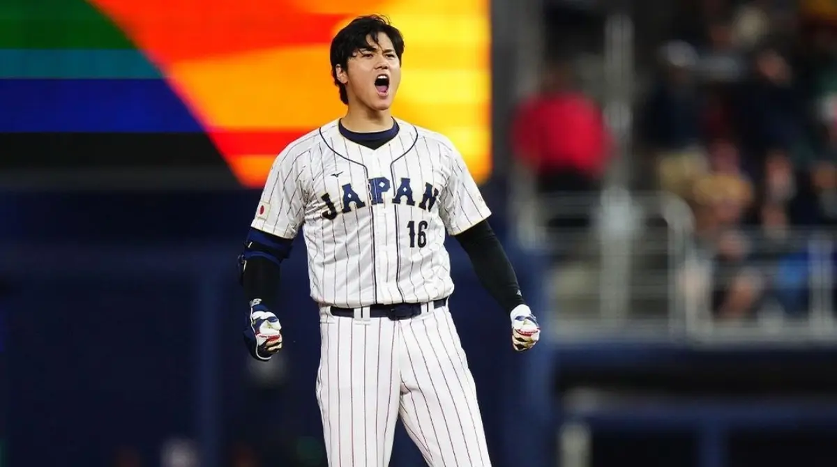 Los especialistas en el beisbol lo consideran como 'una doble amenaza', debido a que prácticamente su perfil deportivo corresponde al de 'dos jugadores en uno' producto de sus cualidades para batear y lanzar.