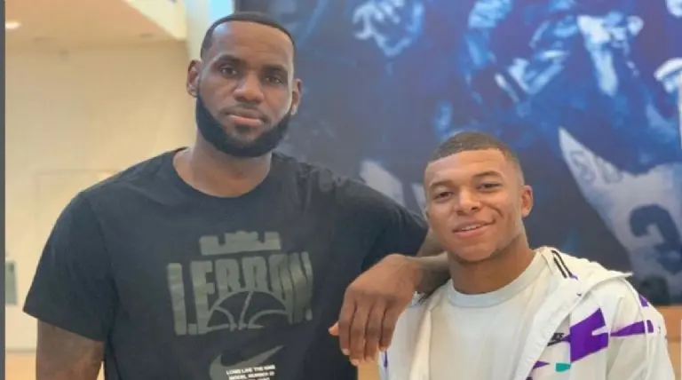 Kylian con Lebron; otro de los deportistas con mayor fortuna en el planeta. Instagram @k.mbappe