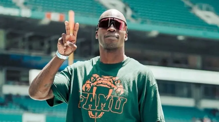 Chad Ochocinco incursionó en el mundo del beisbol durante el Clásico Mundial - @ochocinco