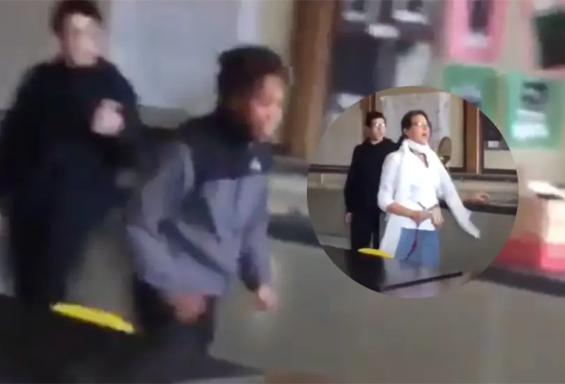 Un alumno defendi&oacute; a su maestra de la agresi&oacute;n de otro estudiante.