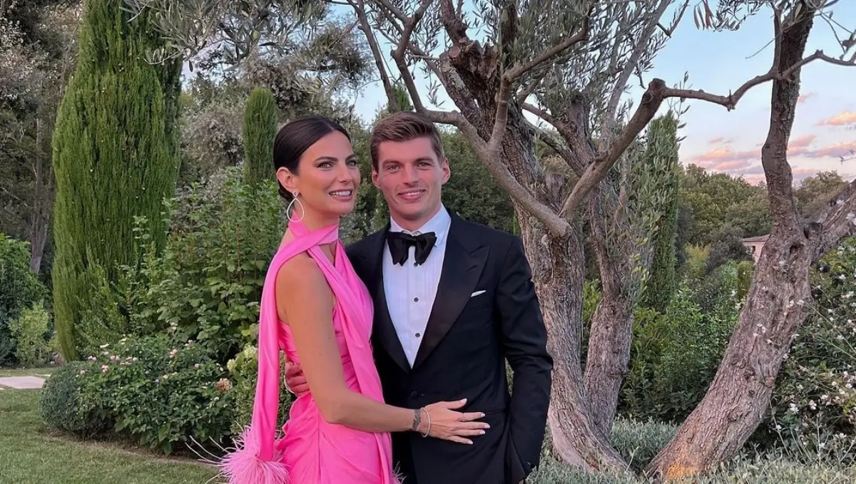 KELLY PIQUET: La modelo brasileña es hijo del multicampeón de Fórmula 1 (1981,1983,1987), Nelson Piquet. Kelly y Max Verstappen comenzaron a salir en 2020. Ella también es licenciada en Relaciones Internacionales y escribe una columna para la revista Marie Clarie. La modelo y el piloto neerlandés se llevan nueve años de edad. 