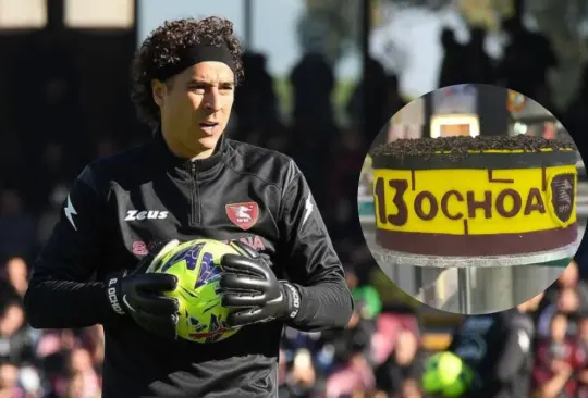 Guillermo Ochoa sigue ganando adeptos en Italia con el Salernitana, tanto que ya le han hecho un pastel.