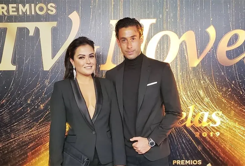 Mariana Echeverr&iacute;a sali&oacute; a la defensa de su esposo, &Oacute;scar Jim&eacute;nez, luego que fue abucheado