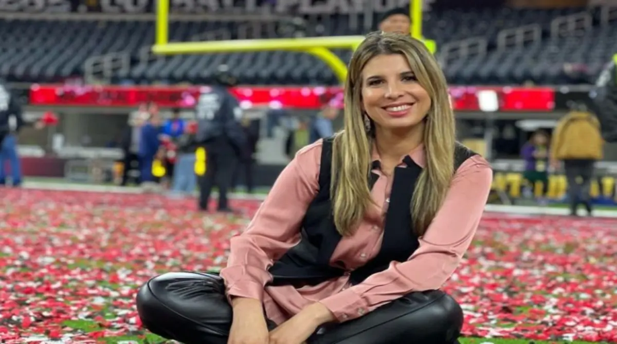 Ella es Katia Castorena, que aunque trabaja en ESPN desde Estados Unidos, es una de las grandes reporteras de la NFL y protagonista de las c&aacute;maras y micr&oacute;fonos durante toda la temporada, un sue&ntilde;o cumplido porque desde su infancia viajaba a ver los partidos con su familia.