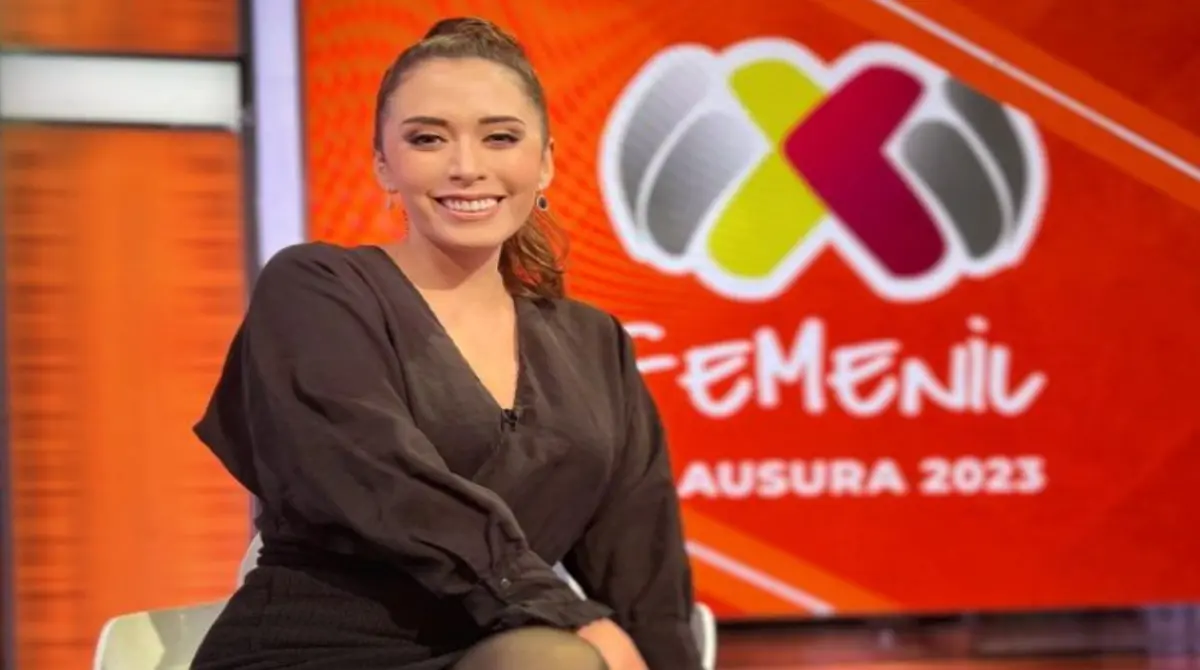 Mar&iacute;a Fernanda Mora es una de las profesionales con m&aacute;s camino en los medios, desde ser reportera en Radio F&oacute;rmula hasta su llegada a Fox Sports y su etapa actual en TUDN, donde es una de las encargadas de comentar la Liga MX Femenil junto con Geo Gonz&aacute;lez, y fue gracias a su trabajo que pudo llegar a la cobertura de Qatar 2022.
