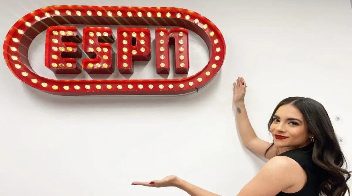 Julia Headley es una joven que trabaj&oacute; su pasi&oacute;n por el futbol para convertirse en una comunicadora, primero como conductora en Marca Claro y luego cumpliendo su m&aacute;s grande sue&ntilde;o de narrar el Mundial de Qatar con Skysports, gracias a lo que logr&oacute; ser conocida por m&aacute;s p&uacute;blico e ingresar a las filas de ESPN.