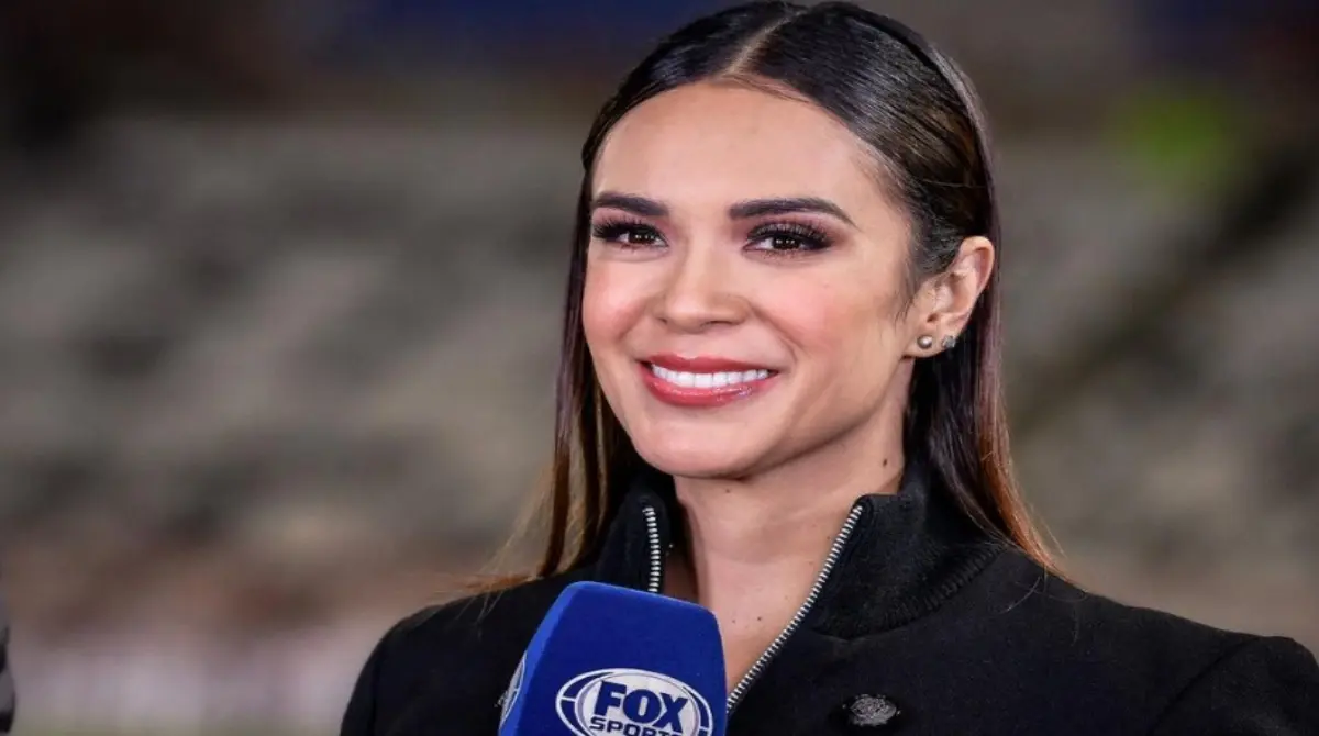 Natalia Le&oacute;n es uno de los talentos de Fox Sports, ya que se concentra en la cobertura de partidos de la Liga MX,  a pesar de que al inicio de su carrera no sab&iacute;a mucho de futbol, y lleg&oacute; hasta donde est&aacute; gracias a un casting realizado en el 2017. Tambi&eacute;n le apasiona hablar en la radio y tiene su propio podcast.