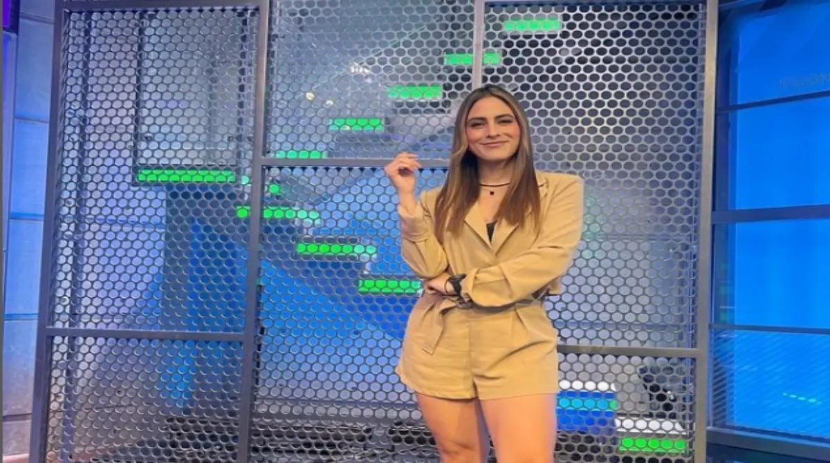 Valeria Mar&iacute;n: la periodista tiene 32 a&ntilde;os y comenz&oacute; su carrera en el medio La Afici&oacute;n, de ah&iacute; salt&oacute; a Fox Sports, pero ha mostrado su mejor faceta desde que lleg&oacute; a TUDN, y durante el 2022 pudo cumplir su m&aacute;s grande sue&ntilde;o: cubrir un Mundial en Qatar 2022. 