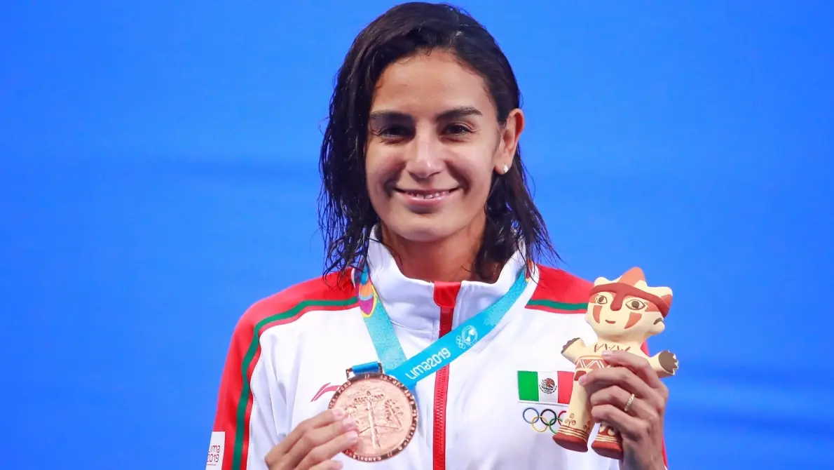 Paola Espinosa es otra de las atletas mexicanas que le han dado alegrías en el país en la disciplina de clavados, ya que participó en cuatro Juegos Olímpicos donde se colgó el bronce en Beijing 2008 en sincronizados de 10 metros y plata en Londres 2012 en la misma categoría, sin embargo, también representó y trinnufo en Mundiales.