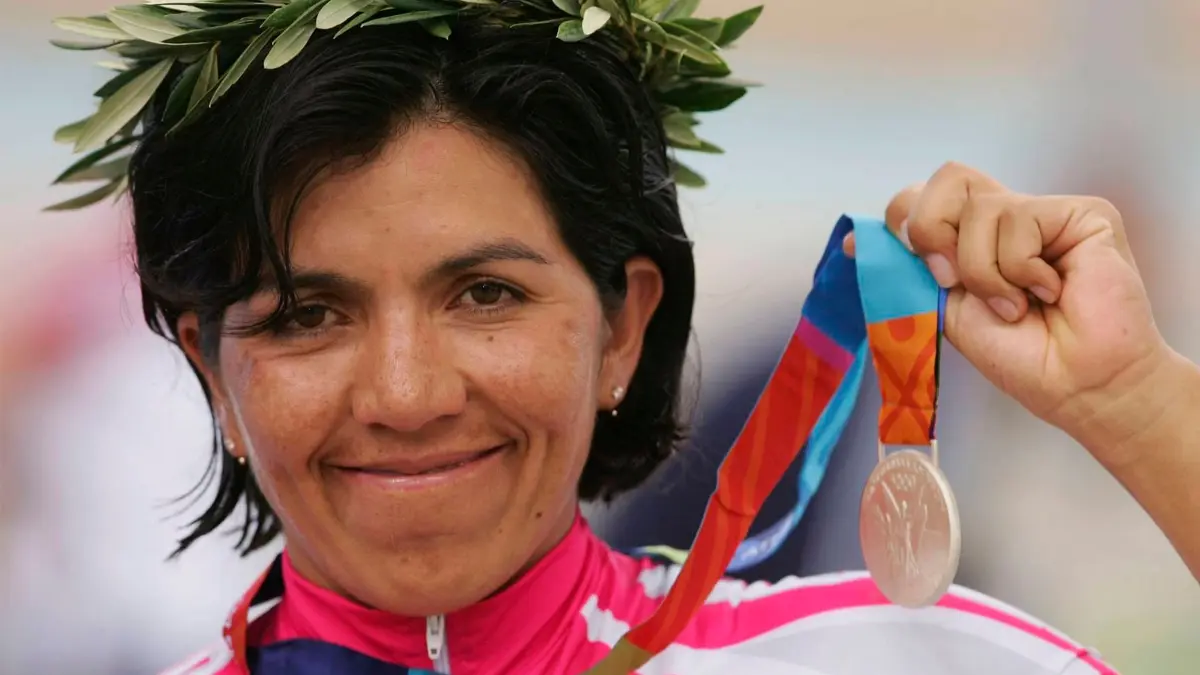 Belem Guerrero se colgó la medalla de plata en los Juegos Olímpicos de Atenas 2004 en la competencia de ciclismo por puntos, siendo la primera y única mexicana en tener este logro en la historia. 