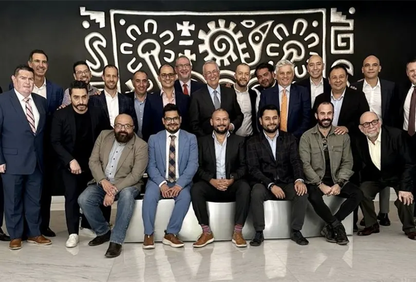 Ricardo Salinas Pliego presumi&oacute; una reuni&oacute;n especial con gente del medio deportivo en M&eacute;xico.