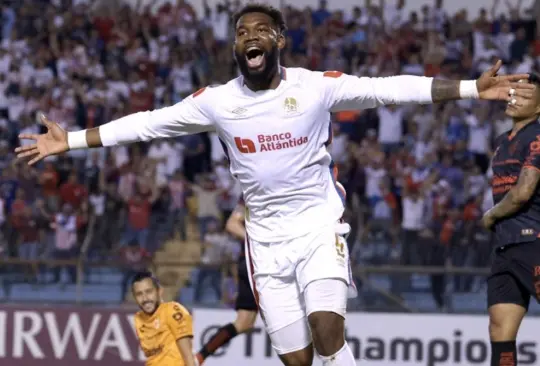 El Olimpia de Honduras goleó al Atlas con todo y gol de vaselina.