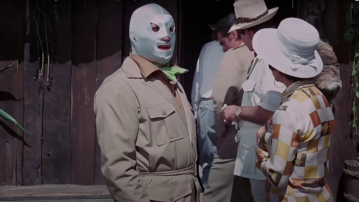 EL SANTO: El luchador mexicano aprovechó su popularidad para ser el actor principal de varias películas, donde enfrentó a todo tipo de villanos.