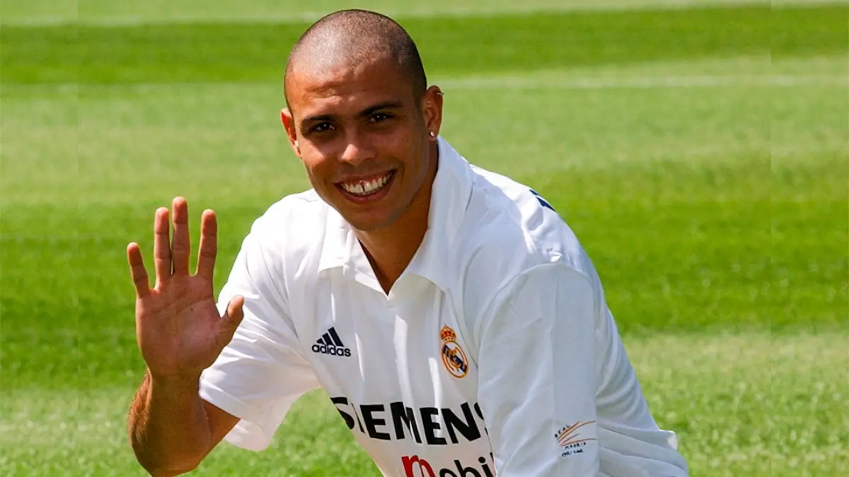 RONALDO: El delantero brasileño participó en la segunda entrega de "Gol", "Gol: Viviendo el Sueño", donde se interpretó a sí mismo.