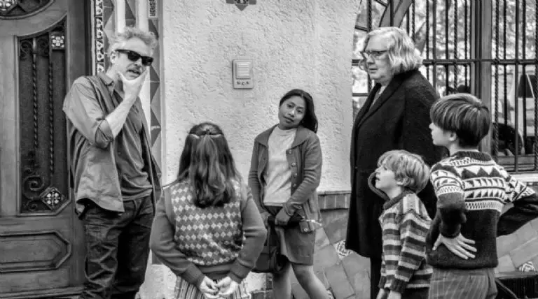 Alfonso Cuarón con Yalitza Aparicio en la filmación de Roma. Instagram @alfonsocuaron