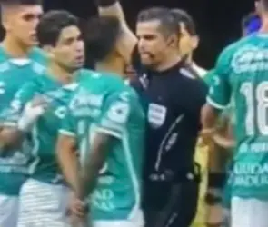 ¿Qué castigo recibiría Fernando Hernández por agredir a un jugador según el reglamento de Liga MX?