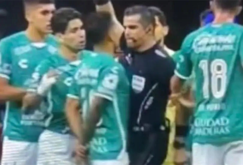 Tras viralizarse el video donde Fernando Hern&aacute;ndez patea a un jugador de Le&oacute;n, ya se sabr&iacute;a su castigo seg&uacute;n el reglamento de Liga MX. 