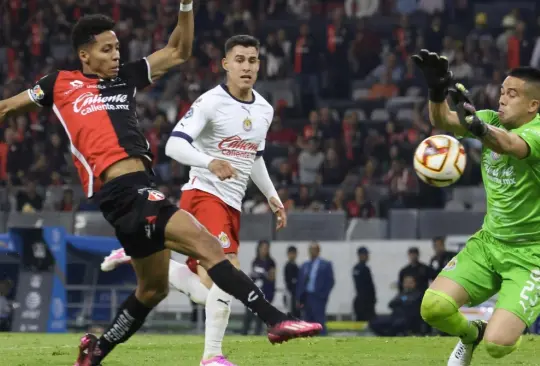 Atlas y Chivas regalaron un vibrante empate 3-3 en el Estadio Jalisco.