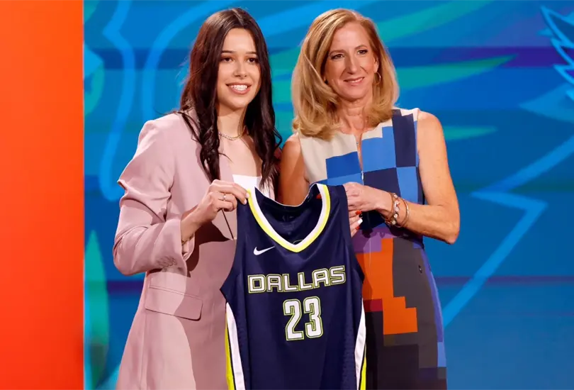 Lou López hizo historia al convertirse en la primera basquetbolista nacida en México en ser seleccionada en el Draft de la WNBA y te invitamos a conocerla. Lou López hizo historia al convertirse en la primera basquetbolista nacida en México en ser seleccionada en el Draft de la WNBA y te invitamos a conocerla.