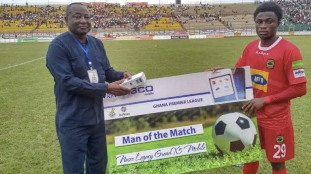 En la Primera División de Ghana el patrocinador principal es una empresa de telefonía, misma que regala un celular partido tras partido a los futbolistas que resulten Man Of The Match.