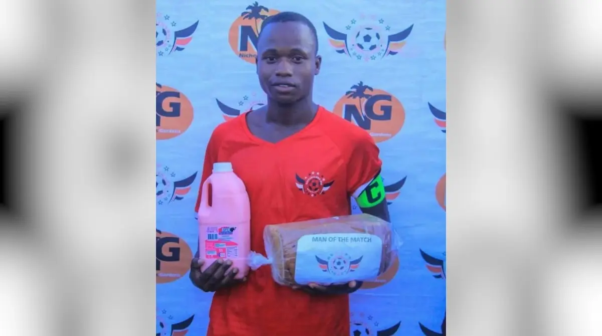 También en la Premier League de Uganda se presentó otro premio peculiar, el cual consistía en un bote de yogurt y una hogaza de pan para el MVP.