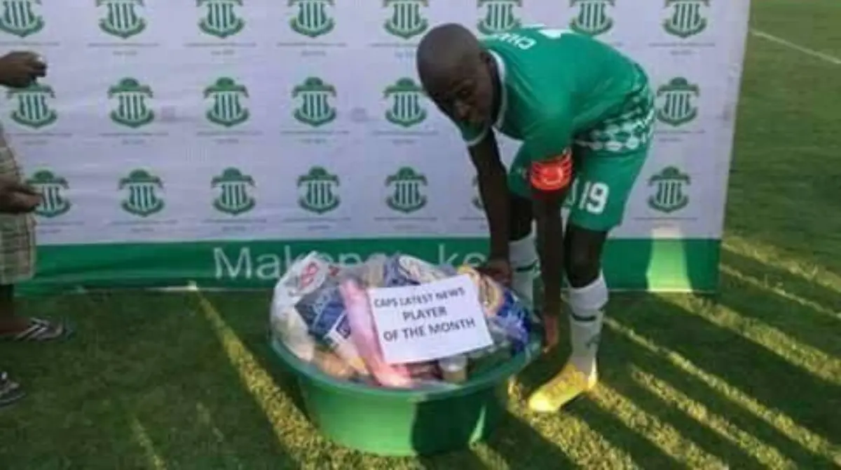 En la Liga de Zambia los reconocimientos van más allá de un partido, ya que el patrocinador principal de la competencia otorga mensualmente una despensa al futbolista más destacado.