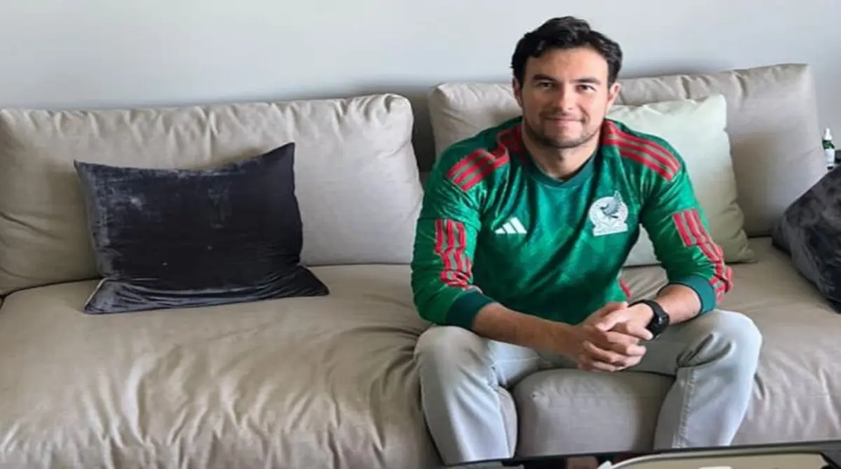 Cuando se habla de futbol 'Checo' Pérez sabe a qué equipo apoyar, y a pesar de ser originario de Guadalajara, irónicamente ama con locura a las Águilas del América y lo confiesa siempre que le preguntan en las entrevistas.