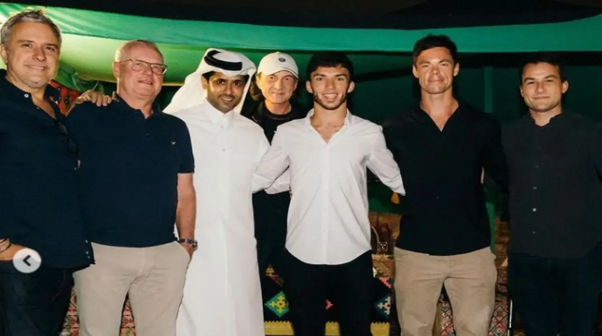 El piloto de Alpine es uno de los que más visita el Parque de los Príncipes y fue felicitado por Mbappé y Neymar luego de ganar el GP de Italia además de apoyar a la Selección de su país.