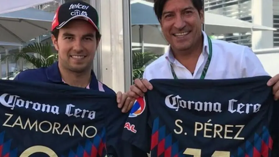 De niño, Pérez llegó a creer que iba a ser futbolista en lugar de piloto de automovilismo, pero luego entendió que su talento no estaba en las canchas y sí en los autódromos, aunque siempre que está en México sigue al América de cerca.