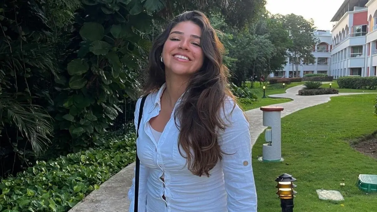 Nació el 20 de agosto del 2001 en California, pero tiene raíces mexicanas por sus padres.