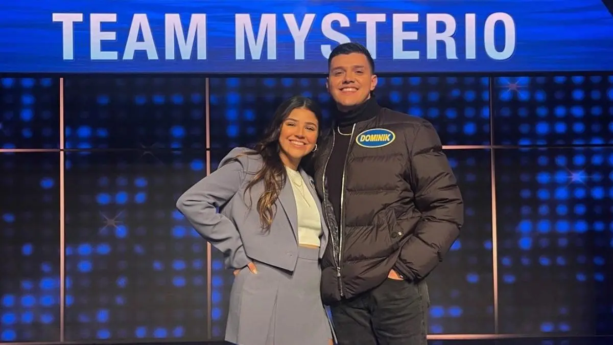 En redes sociales se muestra muy unida a Dominik, su hermano, con quien incluso ha compartido espacios televisivos.