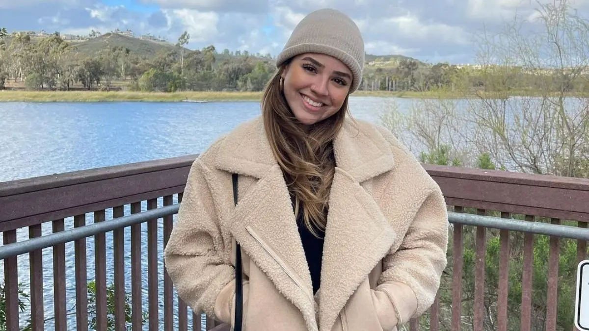 La mexicoanericana también disfruta mucho viajar, especialmente con su pareja con quien lleva años de relación.