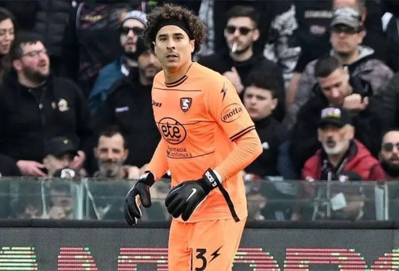 Guillermo Ochoa pinta para conseguir su renovaci&oacute;n millonaria con el Salernitana de la Serie A.