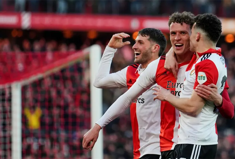 Feyenoord, de Santiago Gim&eacute;nez, derrot&oacute; a la Roma en la ida de la Europa League