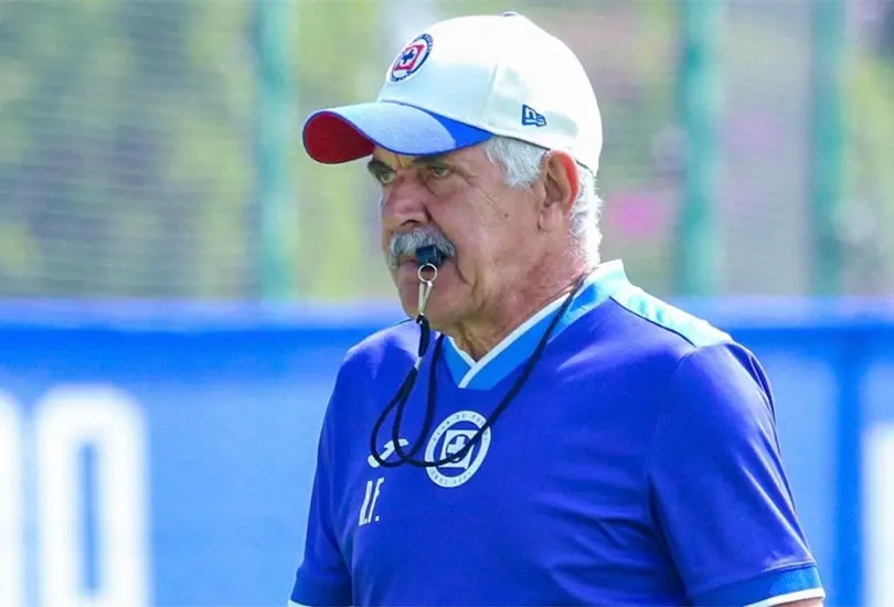 A pesar de que Cruz Azul ya tendr&iacute;a algunos refuerzos, reportan que muchos no fueron pedidos por el Tuca Ferretti.