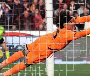 Dedican historieta a Guillermo Ochoa con Salernitana ¡Es un superhéroe!