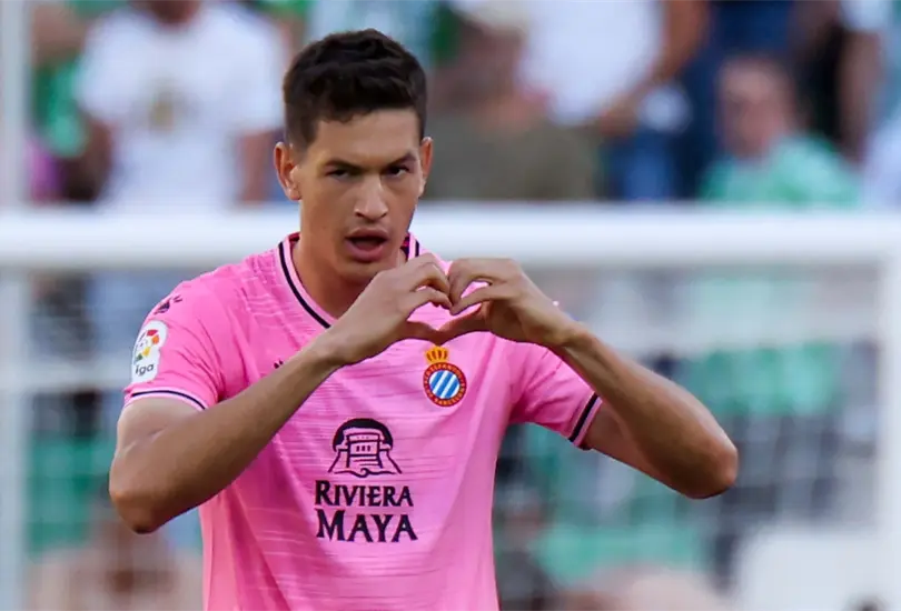 César Montes se metió a los libros de historia de LaLiga después de que anotó su golazo de chilena con el Espanyol ante el Betis. César Montes se metió a los libros de historia de LaLiga después de que anotó su golazo de chilena con el Espanyol ante el Betis.