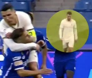 Cristiano Ronaldo aplica llave a rival y hace gesto obsceno a afición que coreó a Messi (VIDEOS)