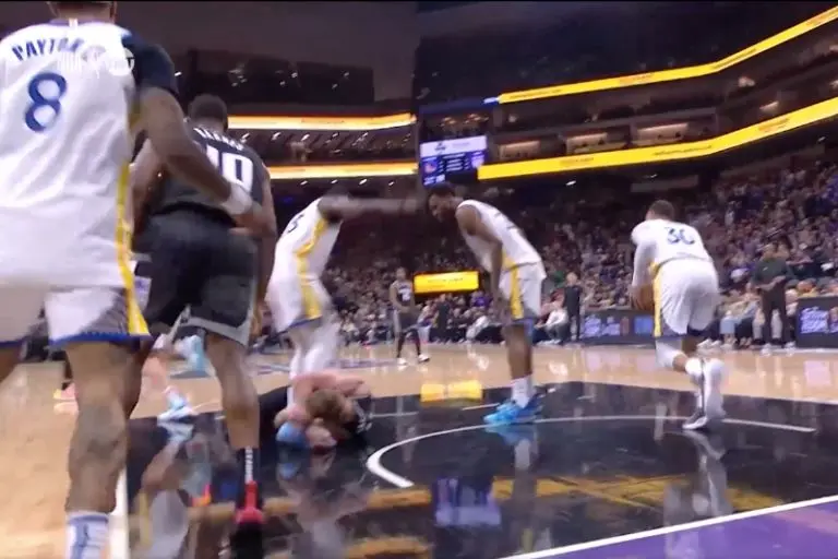 Draymond Green se defendió de las críticas luego de pisar a Sabonis - Captura