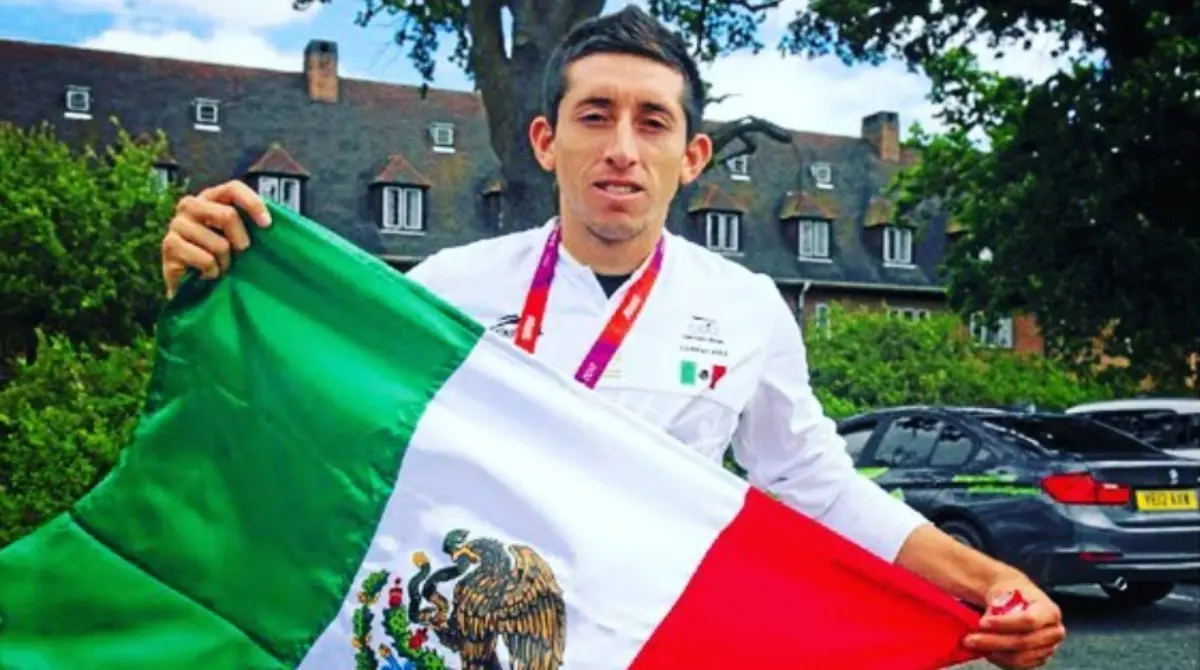 'HH' tuvo la oportunidad de representar a M&eacute;xico para los juegos Ol&iacute;mpicos de Londres 2012 y fue uno de los jugadores m&aacute;s sobresalientes del plantel que derrot&oacute; a Brasil y consigui&oacute; la primera medalla de oro en la historia del futbol mexicano.