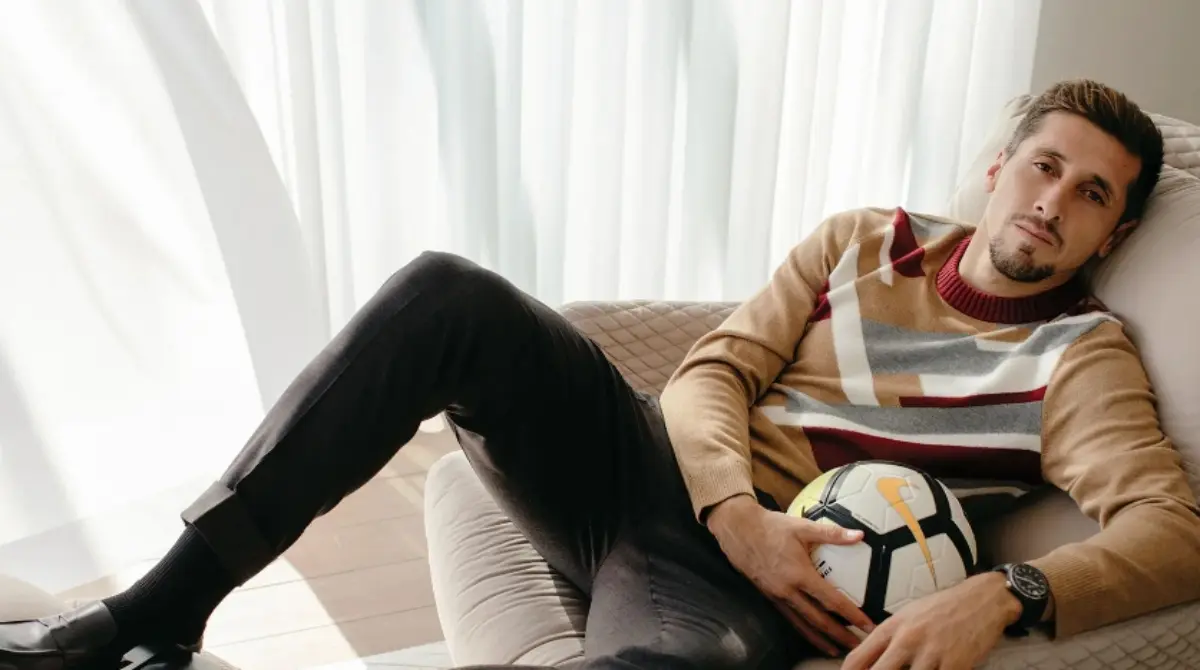 Pero ya como un mexicano en Europa consolidado, con un matrimonio y familia s&oacute;lida y uno de los jugadores m&aacute;s importantes de la Selecci&oacute;n Mexicana, Herrera decidi&oacute; intervenir su aspecto para cambiar la forma de su rostro y orejas, principalmente.