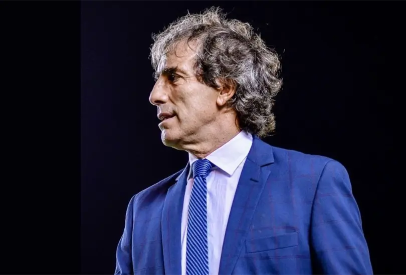 Guillermo Almada renov&oacute; con Pachuca y el anunci&oacute; gener&oacute; controversia por los mensajes ocultos que tiene.