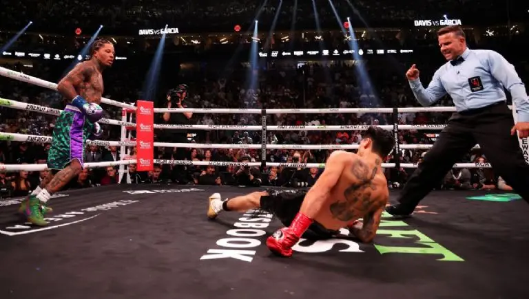 Ryan García tuvo dos caídas ante Gervonta Davis. <br>@DAZNBoxing