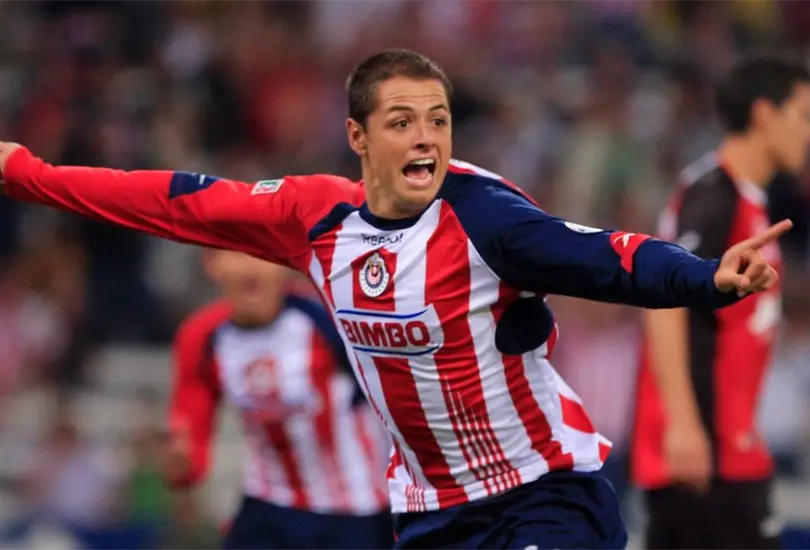 Chicharito Hern&aacute;ndez podr&iacute;a tener su regreso a las Chivas en el 2024 despu&eacute;s de que se revel&oacute; la millonada que le ofrecer&iacute;an para convencerlo