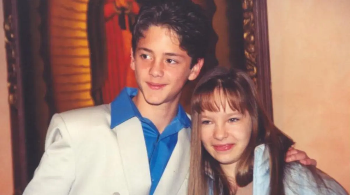 A los 11 años debutó como protagonista en la telenovela Amigos x siempre, y en 2001 consiguió su segundo gran papel al lado de otra joven promesa, Christopher Von Uckermann.