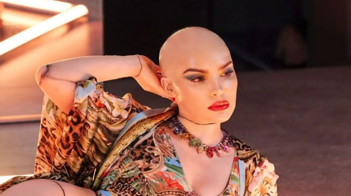 La artista mantuvo una agenda ocupada durante los meses de polémica y permaneció con un perfil bajo en sus redes, además de pasar por distintos cambios de look por sus colaboraciones musicales y por la grabación de la serie de Netflix Bienvenidos a Edén.