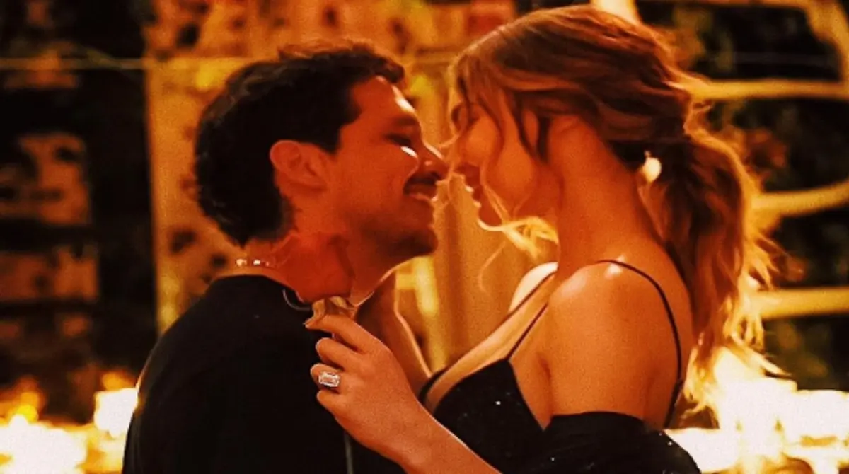 Los artistas se comprometieron a pesar de la corta edad de Nodal y el internet explotó, pero fue en 2022 y tras dos años de noviazgo que anunciaron en sus plataformas que habían roto, y aunque parecía que no, fue en malos términos.