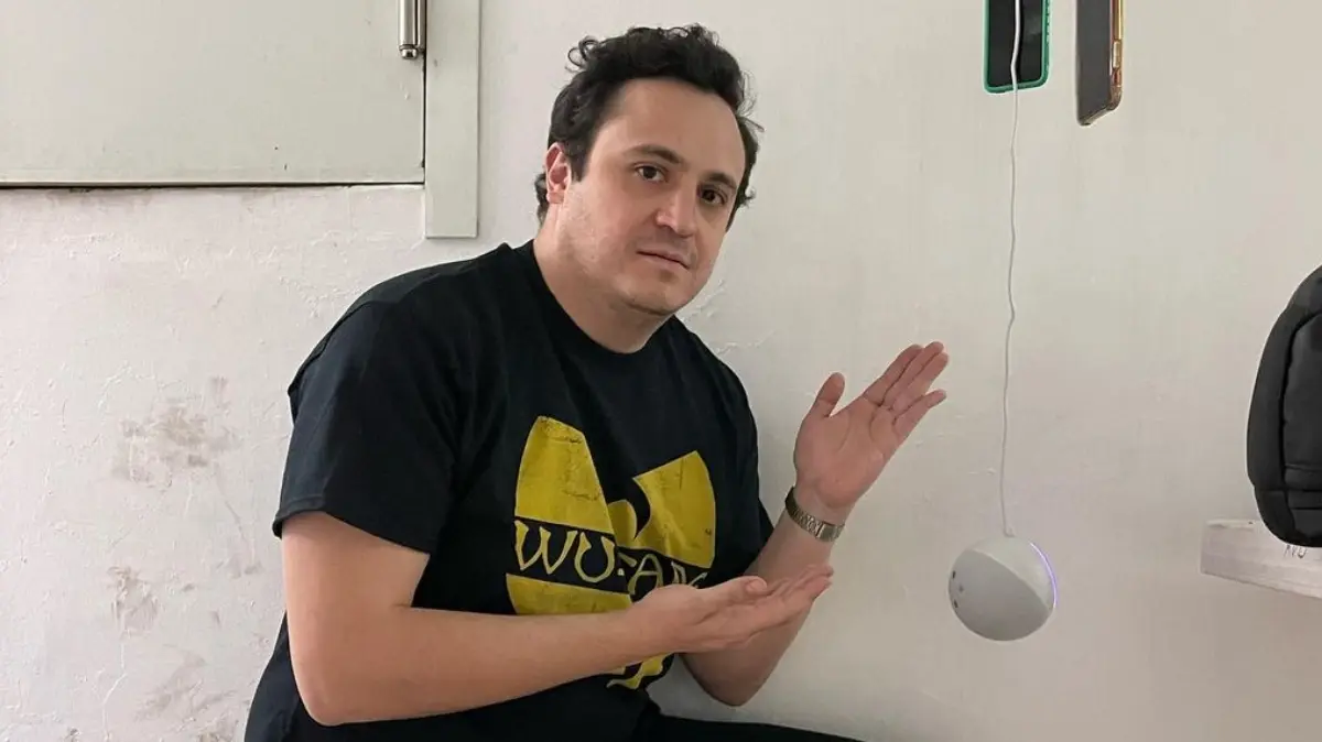 El standupero mexicano se volvió tendencia por explotar contra varias figuras importantes del gremio de la comedia.