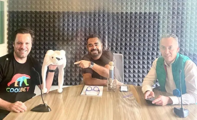 Ángel García Toraño tiene un programa de radio. (@garciatorano)