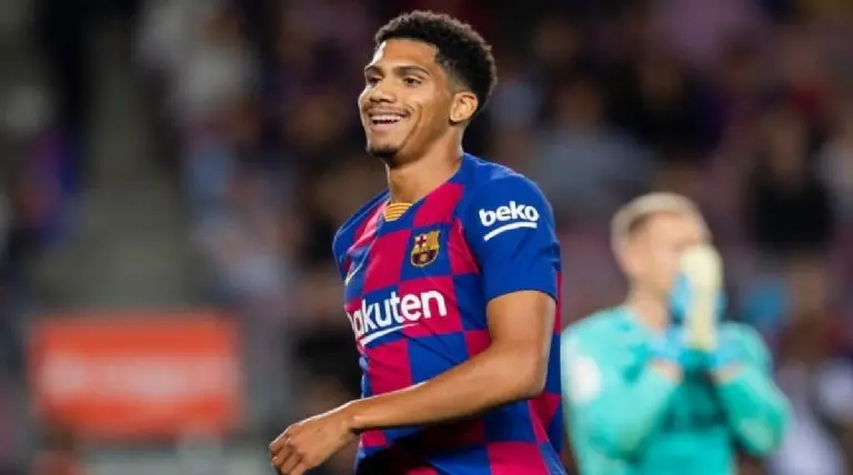 El defensor de 24 años ya es de los más buscados por Xavi. Instagram @ronaldaraujo_4